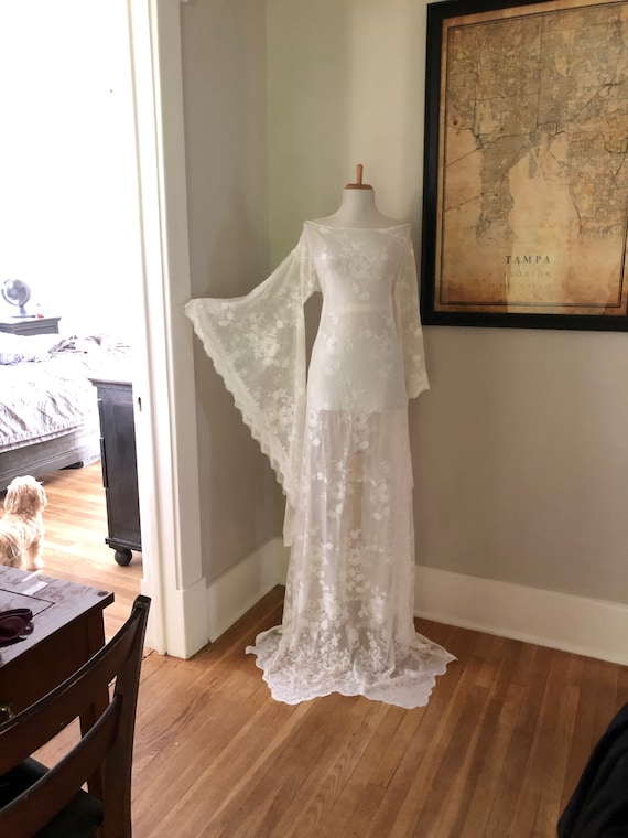 Plus Size Ivory Lace Art Deco Wedding Dress | BoH… - image 1