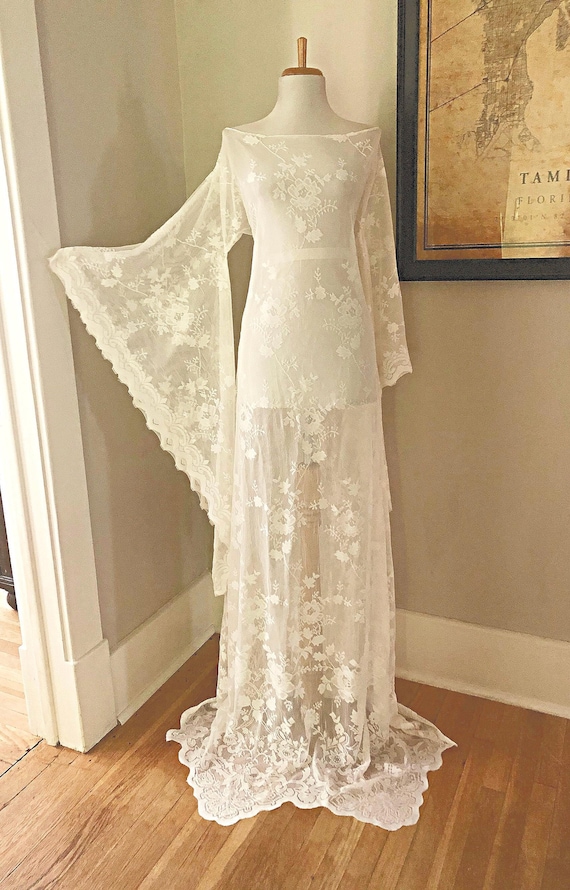 antique cream lace wedding dress Vintage Ethereal Dress: Flowing Boho Angel Sleeve Maxi Champagne Halter Neck Flared SIZE:L( Bust 86-90 Waist 70-72 Hips 100 ) parentId:293052 Puff sleeves and tiered skirt