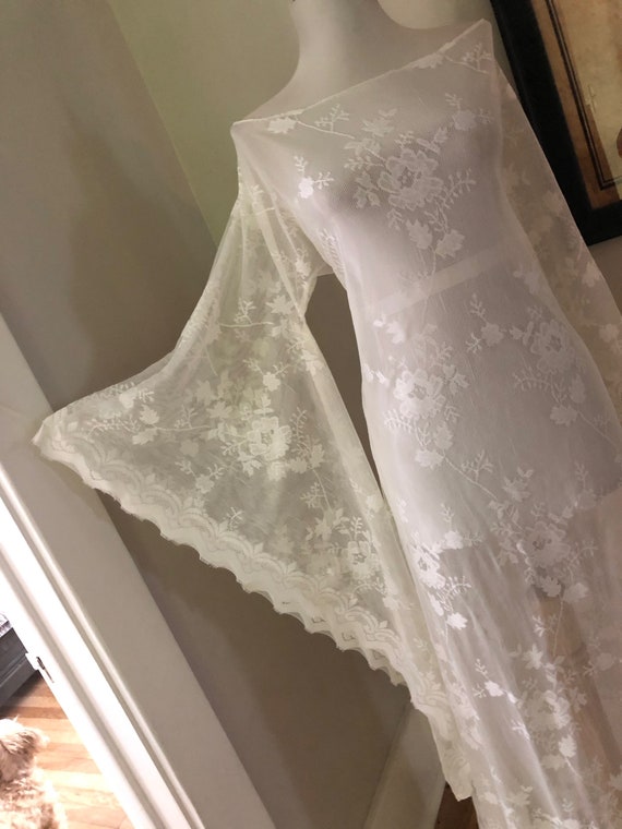 Plus Size Ivory Lace Art Deco Wedding Dress | BoH… - image 4