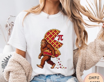 Bigfoot Pi Day Funny Sasquatch 3.14 Math Pie Lover T-Shirt