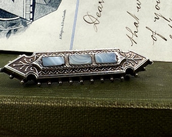 Broche victorienne en agate écossaise | vers 1880-1900 | Argent (non marqué) | 4,5 cm x 1 cm | Panneaux en agate Montrose