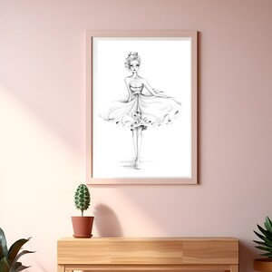 Op de afbeelding: Een zwart-witte tekening van een vrouw in een zwierige jurk. De vrouw staat met haar armen uitgestrekt en haar jurk wappert om haar heen.