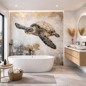 Könnte beinhalten: Modernes Badezimmer mit einer großen, weißen, ovalen Badewanne, einem kleinen Beistelltisch und einem Weidenkorb. Ein großes Wandkunstwerk einer Meeresschildkröte ist über der Wanne angebracht. Die Wände sind eine Mischung aus Beton und Marmor.