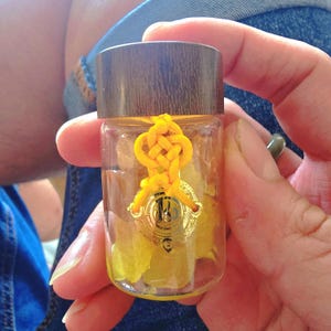 Amuleto de aceite para atraer riqueza y dinero / Amuleto para la buena suerte en los negocios y el flujo de efectivo / Regalo espiritual hecho a mano por Tenzin Dorje imagen 9