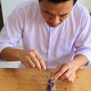 Amuleto de aceite para atraer riqueza y dinero / Amuleto para la buena suerte en los negocios y el flujo de efectivo / Regalo espiritual hecho a mano por Tenzin Dorje imagen 10