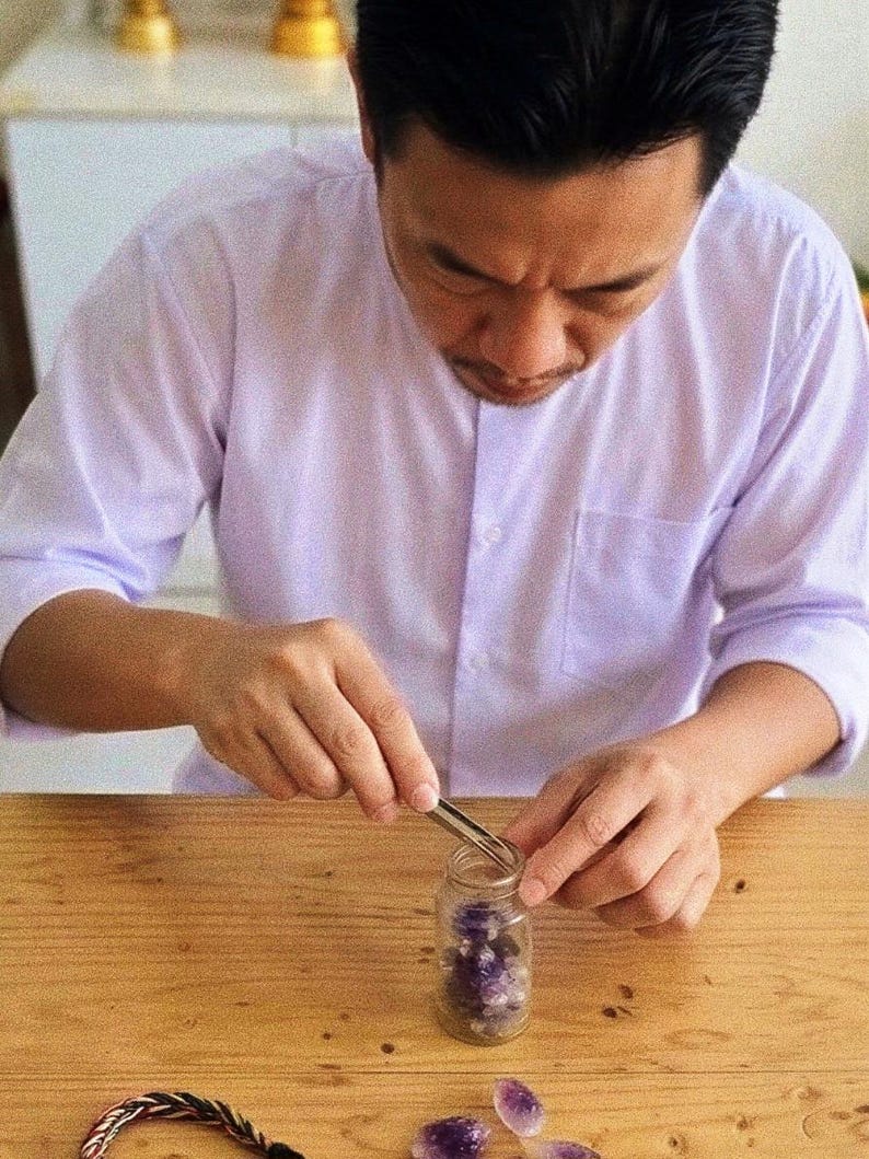 Amuleto de aceite para atraer riqueza y dinero / Amuleto para la buena suerte en los negocios y el flujo de efectivo / Regalo espiritual hecho a mano por Tenzin Dorje imagen 10