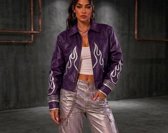 Bijgesneden echt leren damesjack met vlam studs - Edgy chique punk Rockstar motormode-bovenkleding