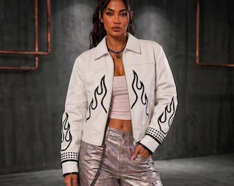 Bijgesneden echt leren damesjack met vlam studs - Edgy chique punk Rockstar motormode-bovenkleding