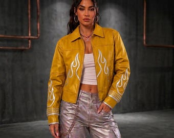 Bijgesneden echt leren damesjack met vlam studs - Edgy chique punk Rockstar motormode-bovenkleding