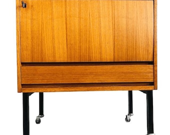 Mueble bar móvil de diseño danés vintage de mediados de siglo, de teca, década de 1960.