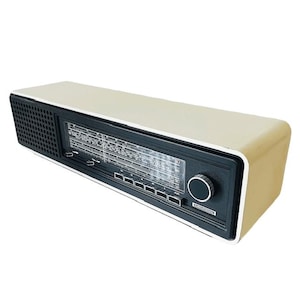 Vintage Grundig Radio RF 420, Mitte des 20. Jahrhunderts, weiß, UKW, Mittelwelle, Langwelle und Eingang, 1970er Jahre