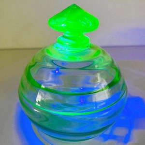 Vintage Art Deco Uranium glas Bonbonnière / Poederdoos Annagroen 1930's cadeau tip