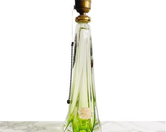 Lámpara de mesa de mediados de siglo, cristal verde, Val Saint Lambert, década de 1950.