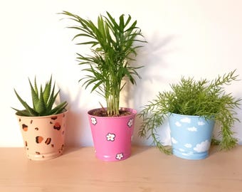 10cm hand-painted iron flower pot – Decorative planter & gift idea – Cloud, flower and leopard motifs