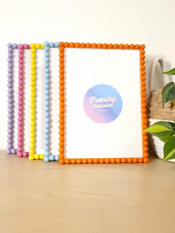 Cadre bois 13x18 ou A4 décoré à la main – Demi-boules colorées rose bleu violet orange et jaune – Cadre mural original & idée cadeau