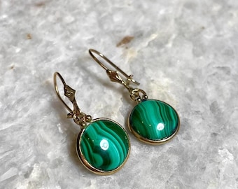 Malakitstenörhängen, 14K guld, malakitguldörhängen, smyckesgåva, malakitsmycken, naturstenörhängen, handgjorda örhängen