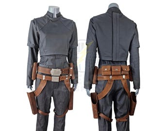 Disfraz de Mandaloriano inspirado en Sabine Wren: disfraz de Star Wars con cinturón de cuero y fundas.