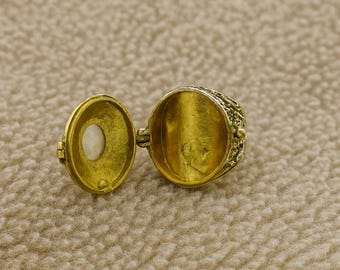 Vintage Oval Locket Ring, Antique Gold Photo Ring, Opening Secret Compartment Ring, Handmade Brass Statement Ring, Gift for Her