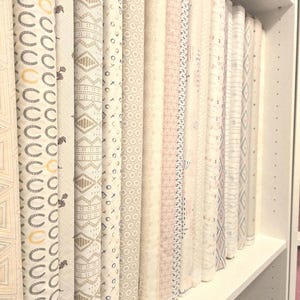 Low Volume Fabric Mystery Bundles: Quilting Cotton Scraps (Weight Options) bild 2