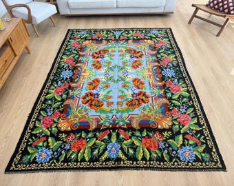Vintage Moldovian Rose Kilim Rug: Handwoven Wool Floral Carpet