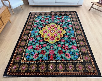 Vintage Moldovian Rose Kilim Rug: Handwoven Floral Wool Carpet