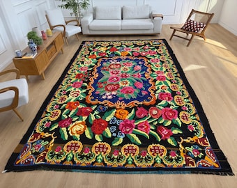 Vintage Moldovian Rose Kilim Rug: Handwoven Wool Floral Carpet
