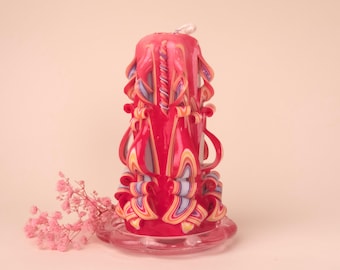 Bezaubernde Rote Geschnitzte Kerze mit Bunter Feuriger Mitte, Romantisches Geschenk und Tischmittelpunkt (Classic Pyramide 16×10 cm)