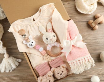 Coffret cadeau bébé fille - barboteuse, couverture, hochet, attache-tétine et chaussettes, cadeau de bienvenue pour bébé, cadeau baby shower, coffret cadeau nouveau-né, cadeau pour neveu/nièce