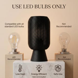 Schwarze perforierte Tischlampe, skulpturale Ambient Nachttischlampe, Schattenwerfen Schreibtischleuchte Bild 11