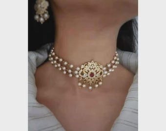 Conjunto de collar gargantilla Kundan con acabado dorado, perlas y diamantes americanos, joyería Rajputi.