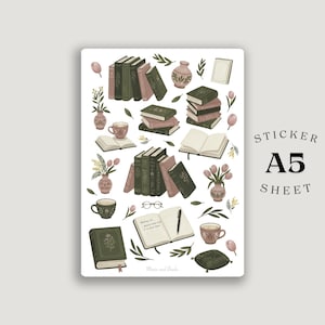Op de afbeelding: A5-stickerblad met illustraties van boeken, vazen met bloemen, theekopjes en een klein kussen. De boeken zijn in groen- en roze tinten. De sticker bevat ook de tekst "STIKER A5 SHEET".