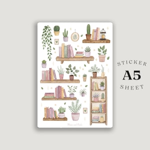 Op de afbeelding: A5-stickerblad met een aquarelillustratie van boekenplanken versierd met boeken, planten en decoratieve elementen. Het ontwerp toont potplanten, cactussen en boeken in pasteltinten. De tekst "STICKER A5 SHEET" wordt aan de rechterkant weergegeven.