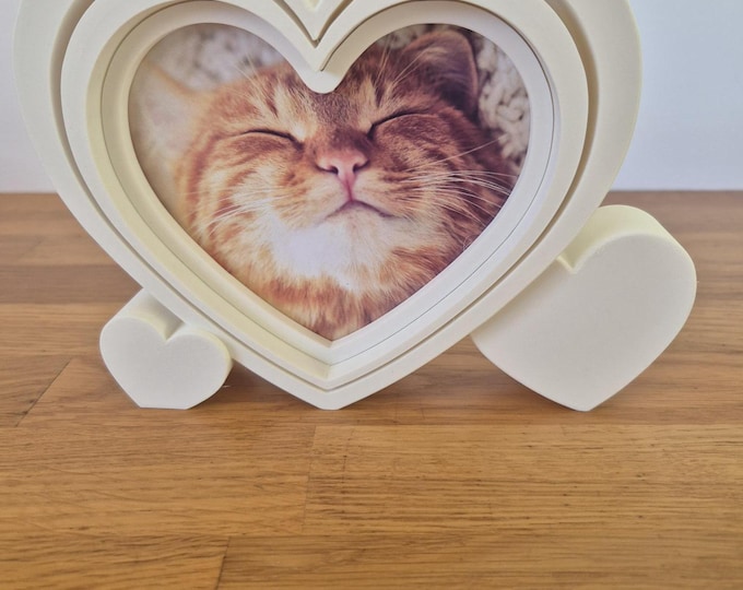 Heart-shaped picture/photo frame with cutting template | 3D Printed | Valentine's Day Gift.