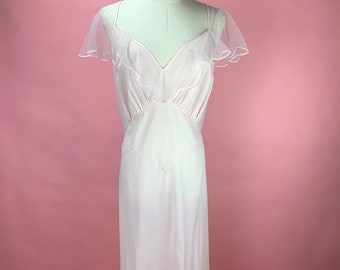1960’s Deadstock Scalloped Pink Nightgown Size Large