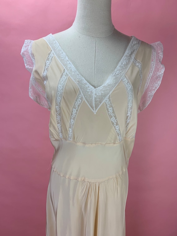 1940's Plus Size Rayon and Lace Nightgown Slip - image 2