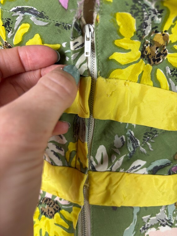 1950’s Floral Wiggle Dress - image 3