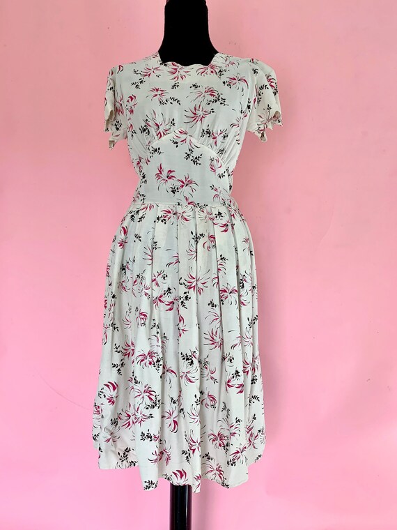 1940’s Rayon Floral Dress Size Small 1940s Dress
