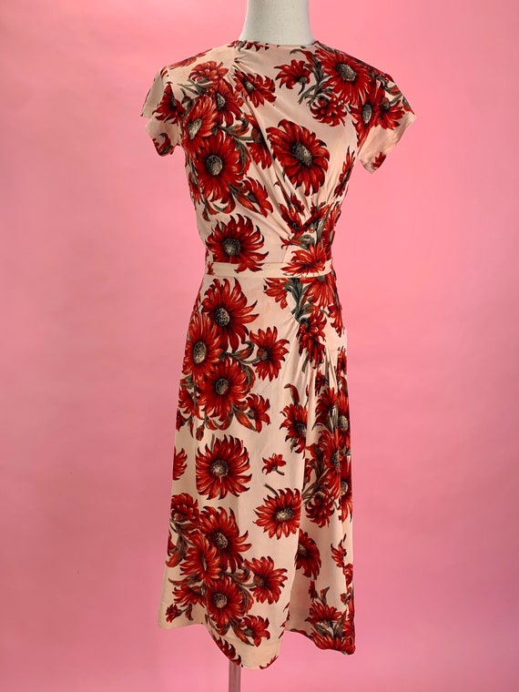 1940’s Rayon Jersey Sunflower Print Dress - image 2