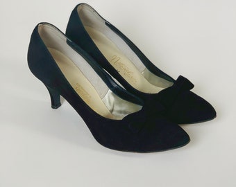 1950’s Black Suede Bow Heels