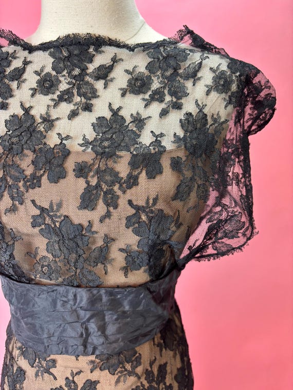 1950’s Lace Illusion Wiggle Cocktail Dress - image 6