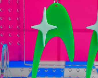 Pendientes de boomerang verdes de estilo moderno de mediados de siglo / Joyería atómica