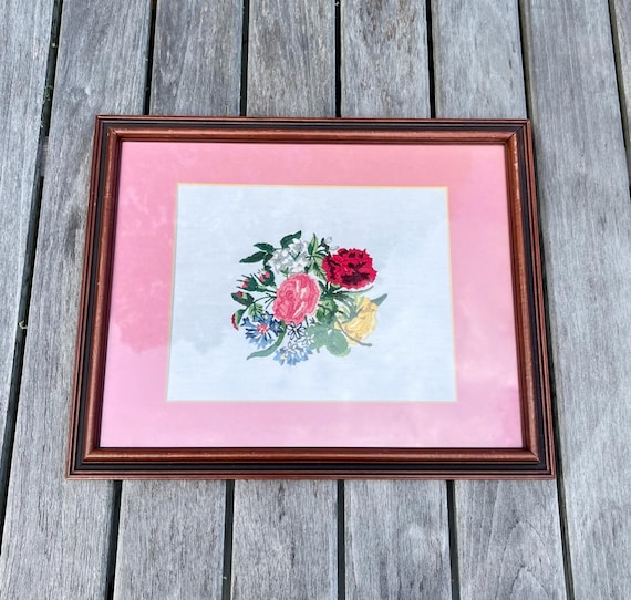 ヴィンテージ額入り花刺繍アート - 手縫いブーケ - Etsy 日本