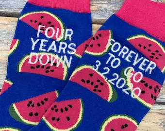 Calcetines personalizados de aniversario de frutas de 4 años para él, regalo del 4º aniversario, calcetines bordados personalizados para mi esposo, regalo de frutas, aniversario de frutas