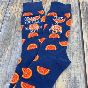 Calcetines personalizados de aniversario de frutas de 4 años para él, regalo del 4º aniversario, calcetines bordados personalizados para mi esposo, regalo de frutas, aniversario de frutas imagen 2