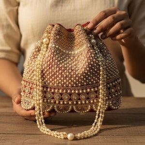 Borsa Potli dorata, pochette da sposa ricamata con perle, borsetta indiana per matrimonio, regalo per damigella d'onore