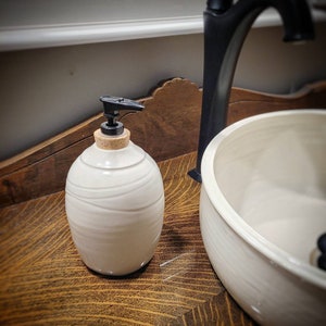 Soap dispenser / ceramic soap with pump / pottery soap dispenser / liquid soap dispenser / pottery soap bottle / gift / Christmas
