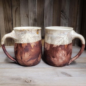 Handgetöpferte Keramik Tasse / große Keramik Kaffeetasse / Geschenk / Naturdekor / Steinzeug Tasse / Ahornblatt / Bio / Vatertag