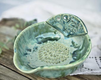 Herb Stripper Bowl & Garlic Grater, Ceramic Garlic Grater, 2 in 1 Herb Stripper Bowl, Grater with Spout, Handmade Kitchen Tool, home cooking