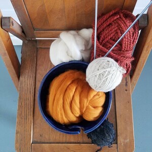 Bol à fil / bol à fil de poterie / bol à fil en céramique / bol à tricoter / fait main / cadeau tricot / poterie / cadeau fait main / poterie / crochet image 5