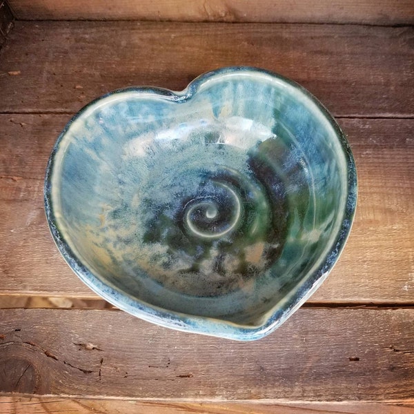 Ceramic Heart Bowl / heart shaped bowl / ring bowl / wedding gift / gift for her / pottery bowl / small bowl / ring keeper / Mother's Day